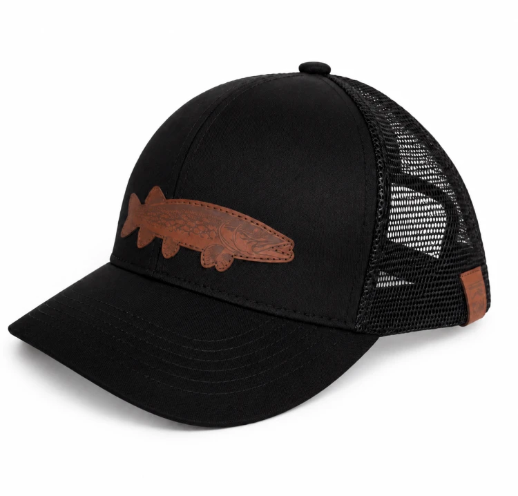 Czarna czapka trucker z rybą (2).png